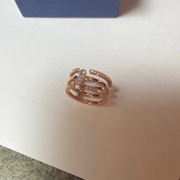 Elegant Gold Swarovski Ring - Picture 5 of 5